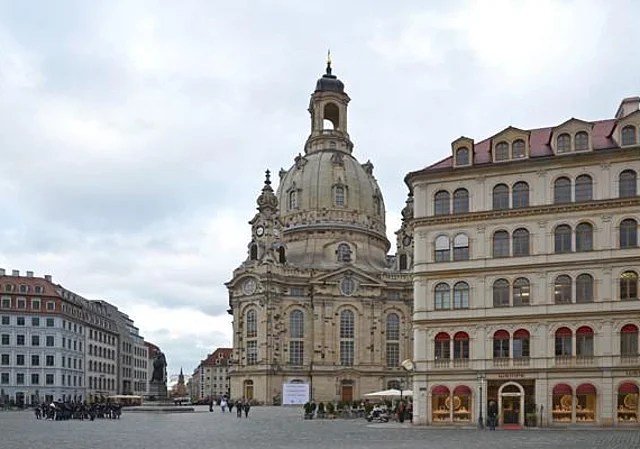 Frauenkirche zwischen Quartier I (li.) und III (re.)