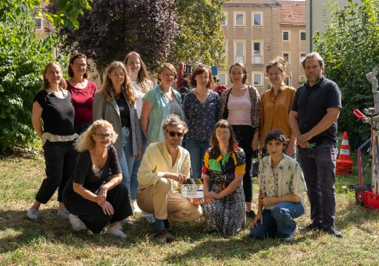 Team und Förderer am Set in Sangerhausen