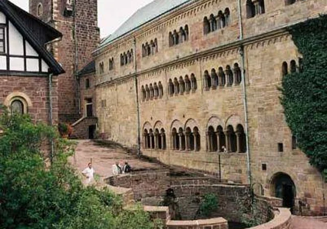 Palas Westseite