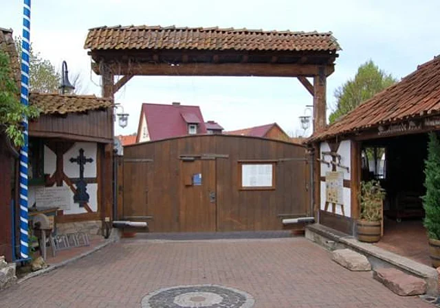 Eingangstor Hofseite