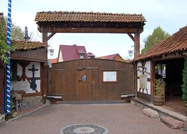 Eingangstor Hofseite 