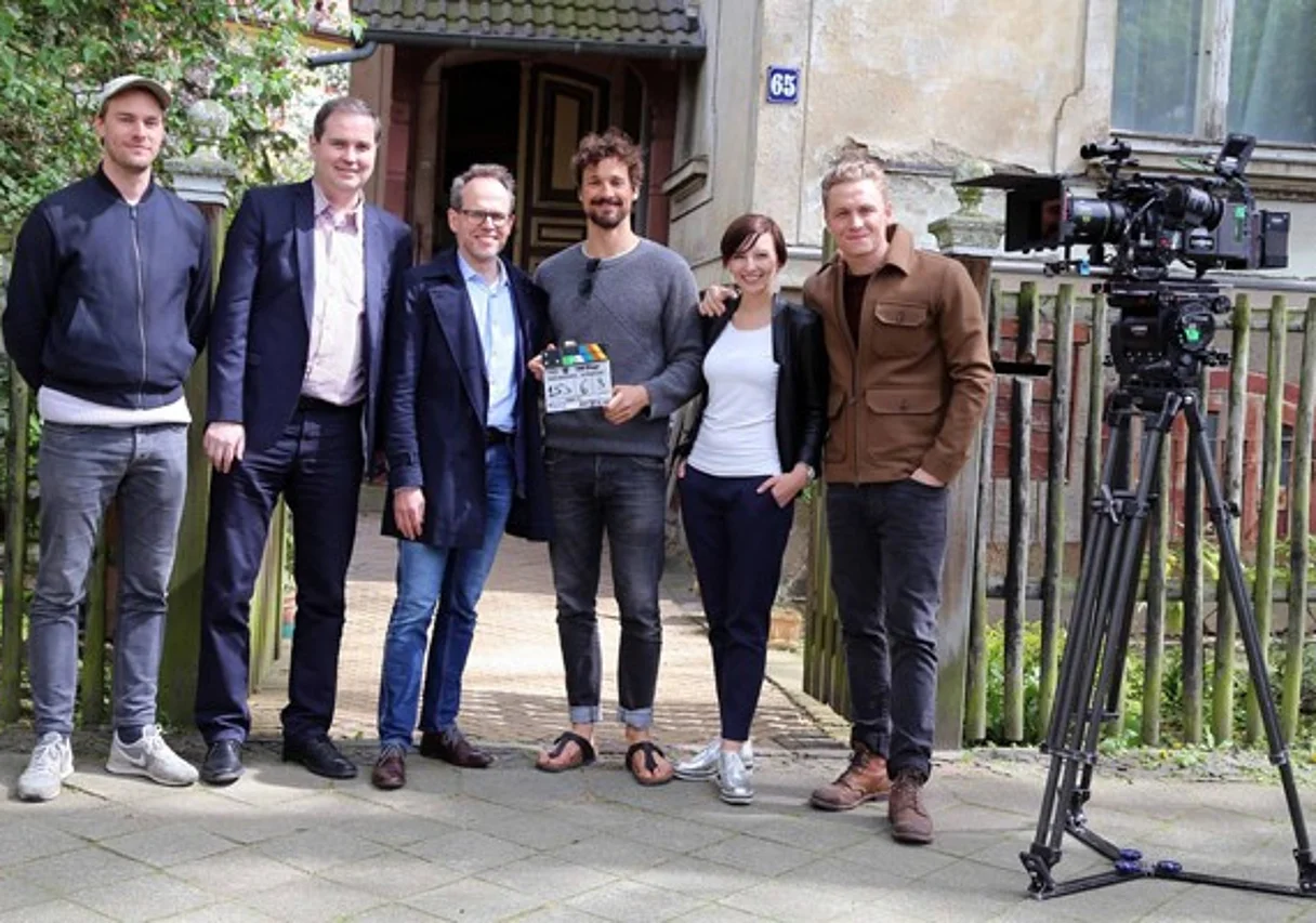 D. Sonnabend, M. Görsch und C. Danielsen (MDM), F. D. Fitz, S. Schettler-Köhler (Pantaleon Films) und M. Schweighöfer am Set in Leipzig