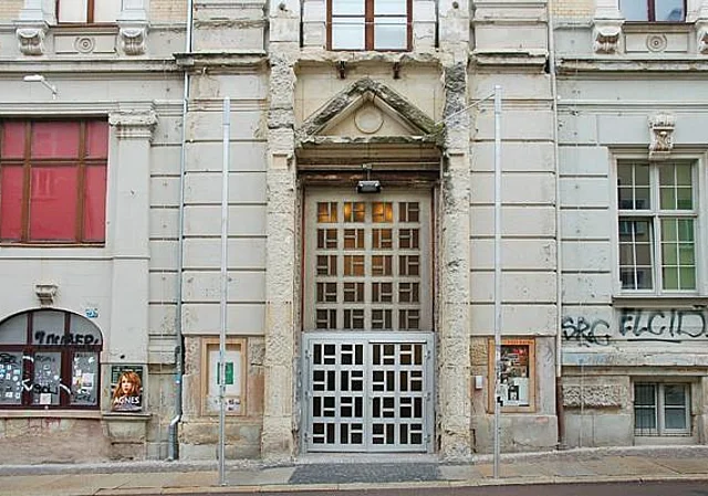 Puschkinhaus, Eingang