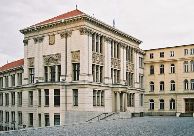 Melanchthonanium und Rektorat, Osten