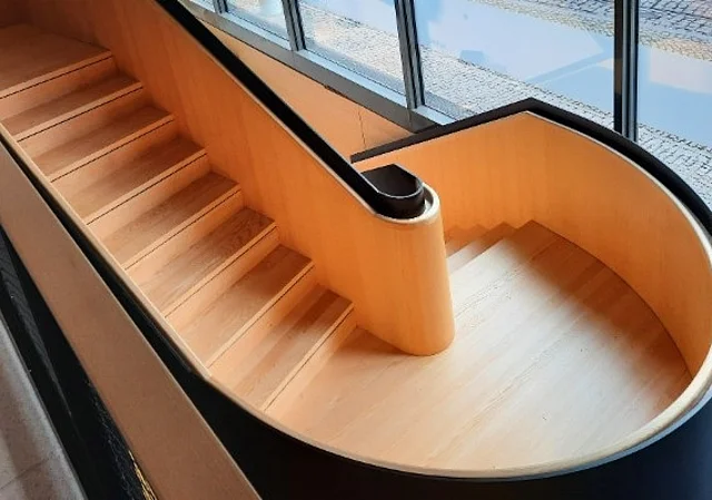 Treppenskulptur zum Unterdeck