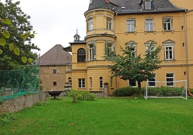 Gartenseite (West) mit Blick zum Wirtschaftsgebäude Nord
