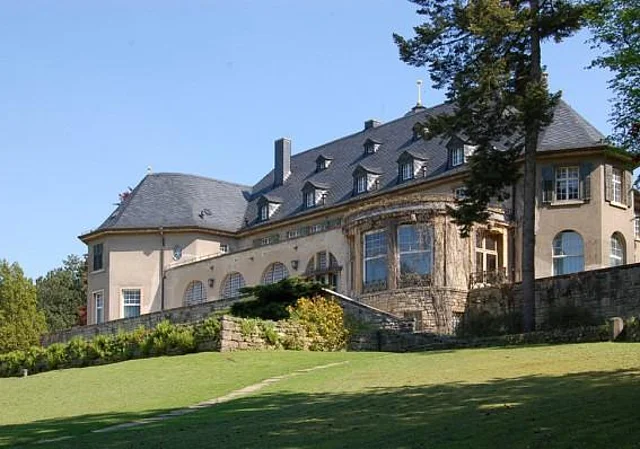 Hauptgebäude Ansicht West