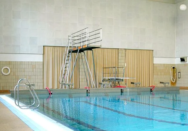 25 m-Schwimmhalle, Sprungtürme
