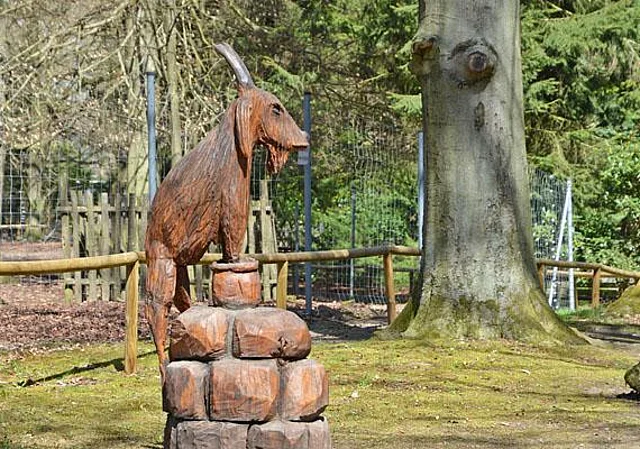 Skulptur am östlichen Weg