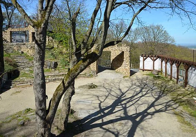 Blick auf die Bühne nach Nordwest