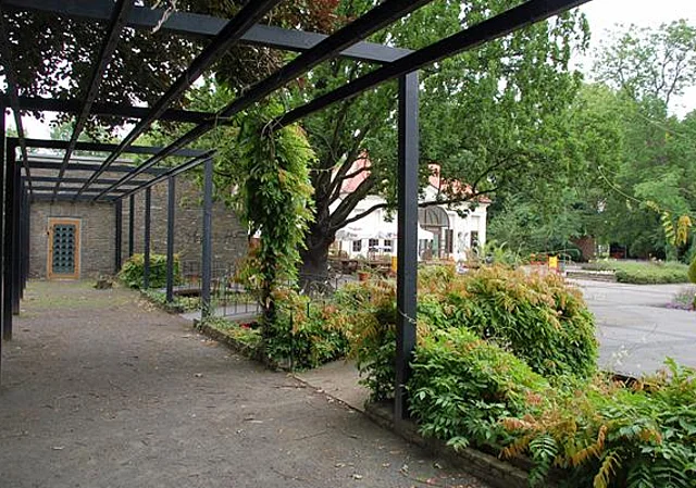 Pergola am Teehäuschen