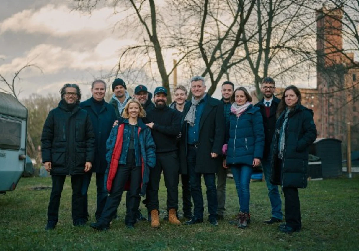 Team und Förderer am Set in Halle (Saale)