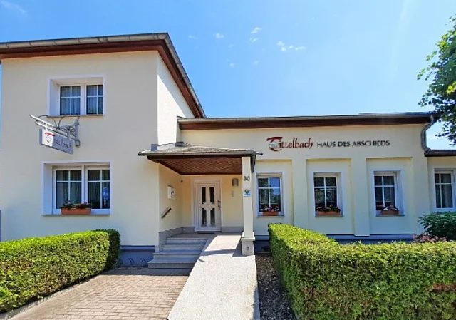 Bestattungshaus Tittelbach Besuchereingang