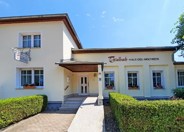 Bestattungshaus Tittelbach Besuchereingang 