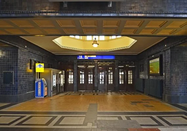 Bahnhof Görlitz, Durchgangstüren zur Unterführung