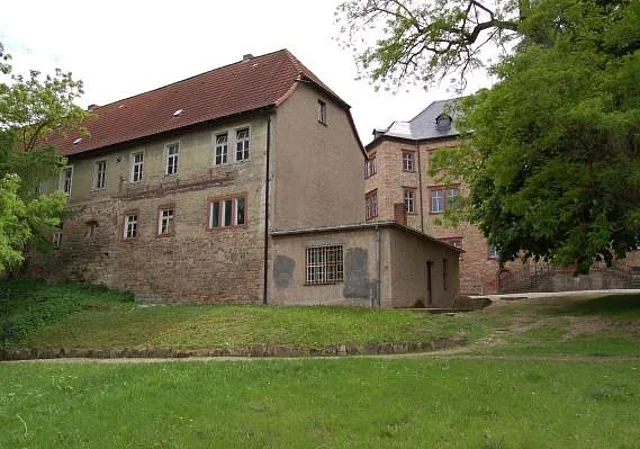 Nebengebäude und Nordflügel