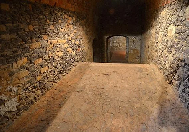 Schlosskeller, Gang, Treppe