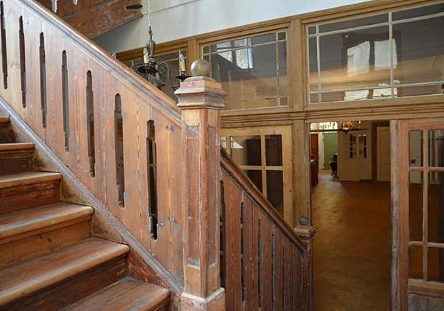 Treppenhaus mit Blick ins Erdgeschoss