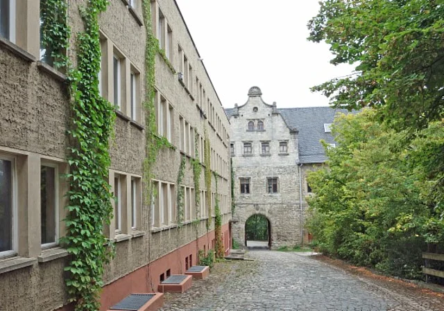Lehnshaus mit Toreinfahrt und ehemaliges Wohnheim