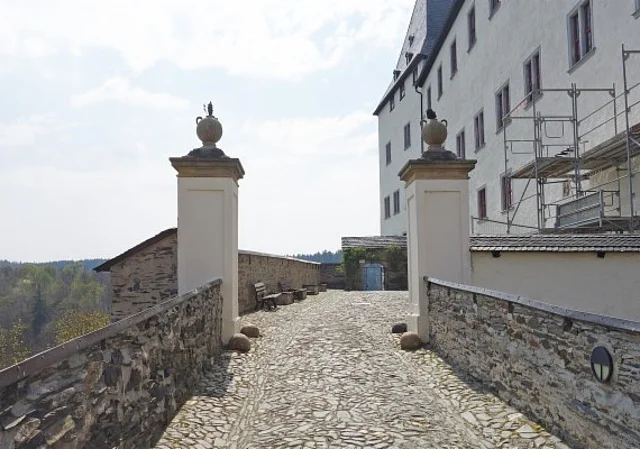 Brücke zum Vorhof