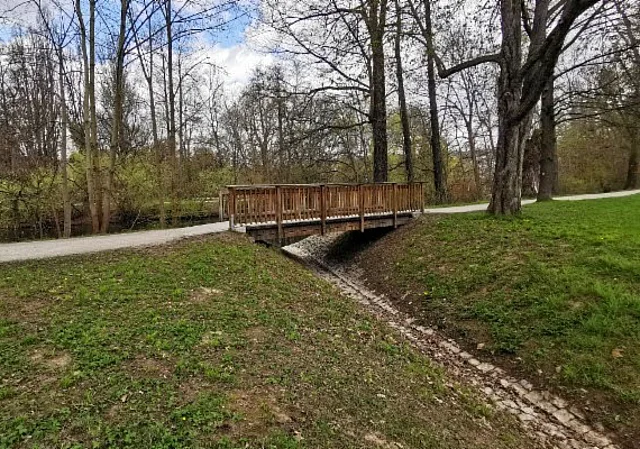 Kleine Holzbrücke Ostufer