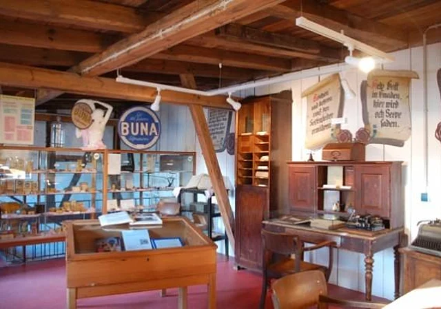 Innenansicht, Ausstellung zur Lederverarbeitung