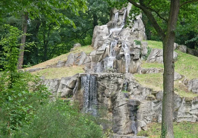 Schlosspark Tangerhütte, Wasserfall