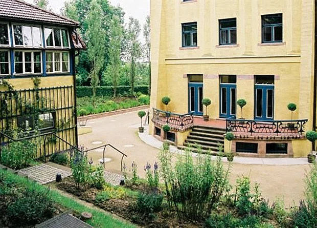 Terrasse, Westseite, Nebenhaus 