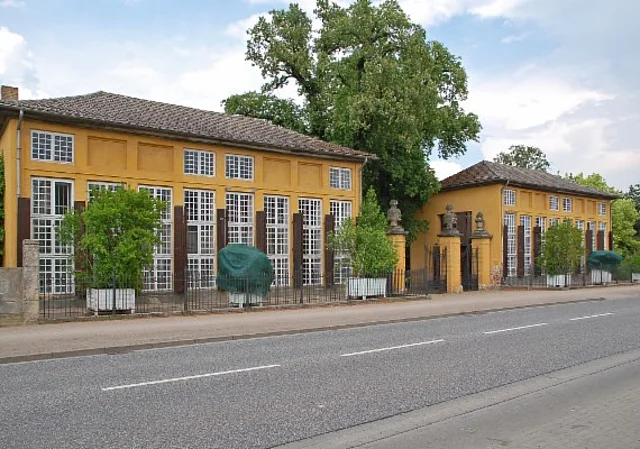 Einfahrt Orangeriestraße