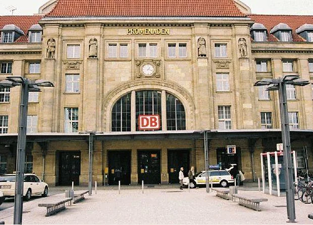 Ostseite, Eingang 