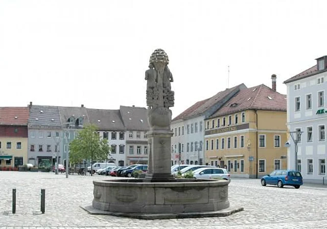 Paradiesbrunnen, Blick nach Süden