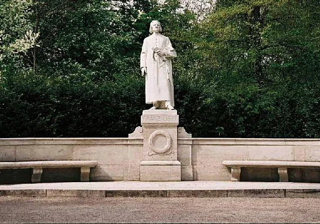 Blick auf das Franz-Liszt-Denkmal nach Norden