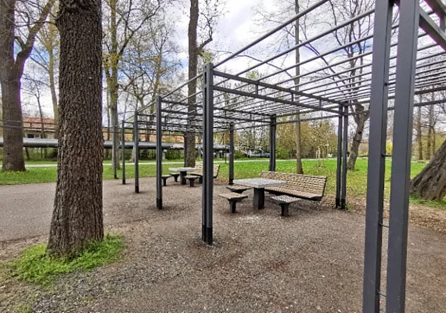 Rasenmühleninsel Sitzgruppen