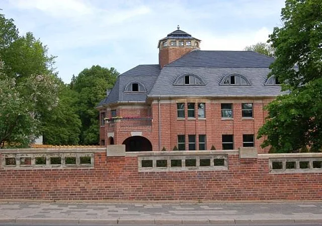 Ansicht Südseite von der Straße