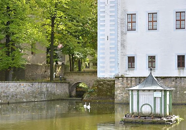 Schwanenhaus, Sandsteinbrücke Ost