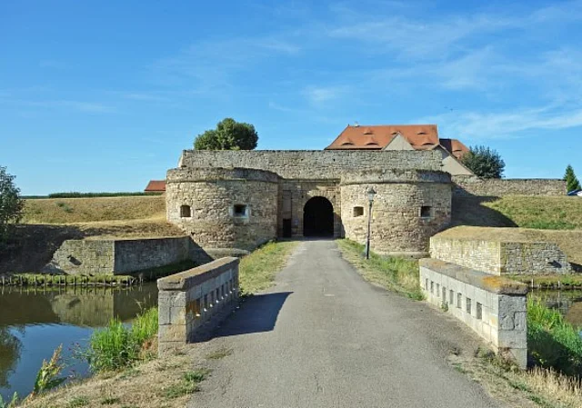 Brücke zum Tor