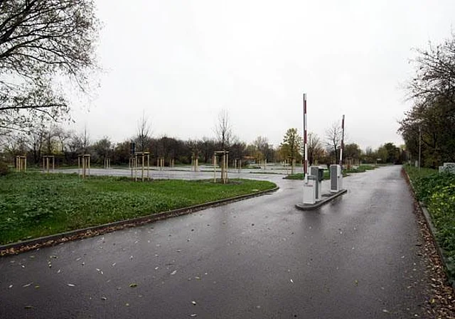 Öffentlicher See-Parkplatz