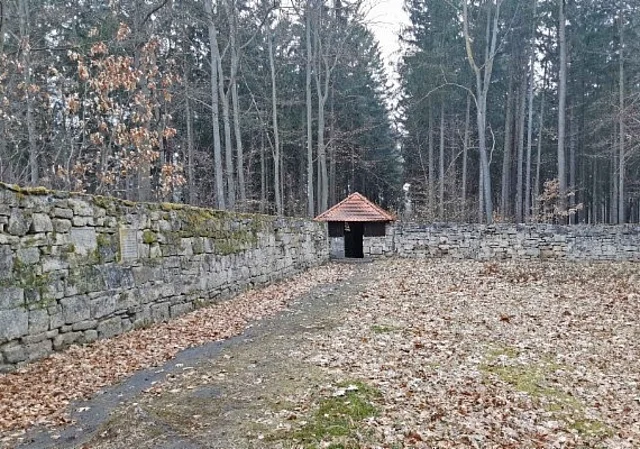 Jagdanlage Rieseneck äußere Mauer