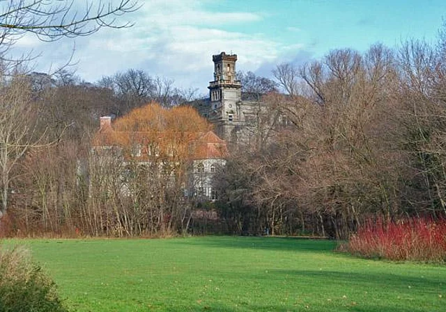 Blick von der Ziegelwiese zum Riveufer