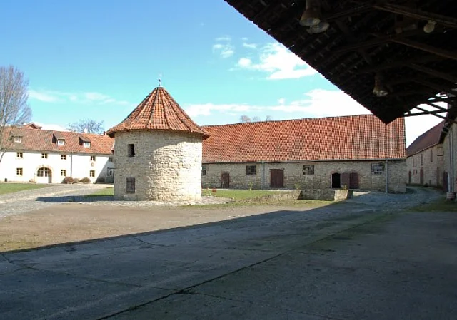 Remise, Taubenturm, Ochsenstall, Wirtschaftsgebäude