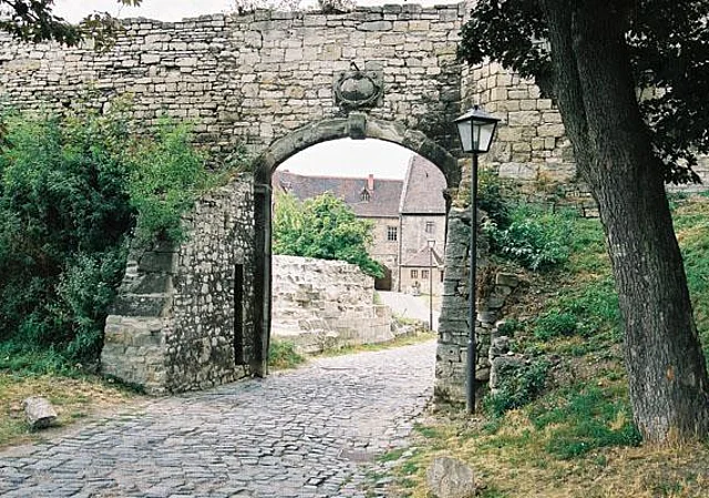Tor zur Vorburg, Osten