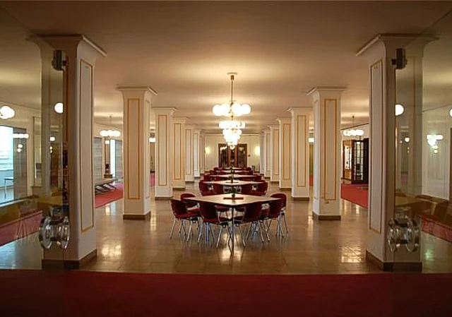 Wandelhalle im Erdgeschoss