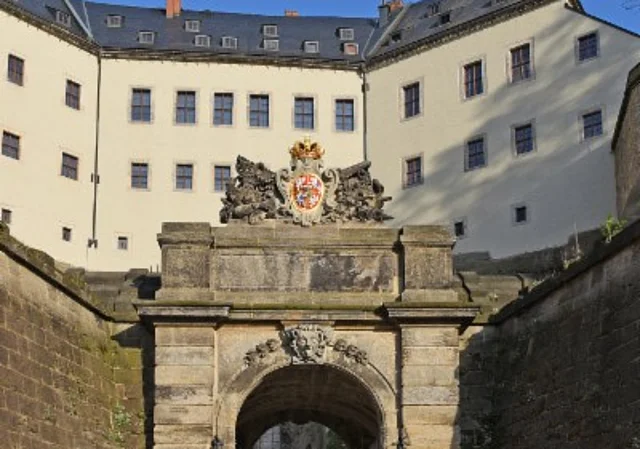 Grabenschere mit Medusentor