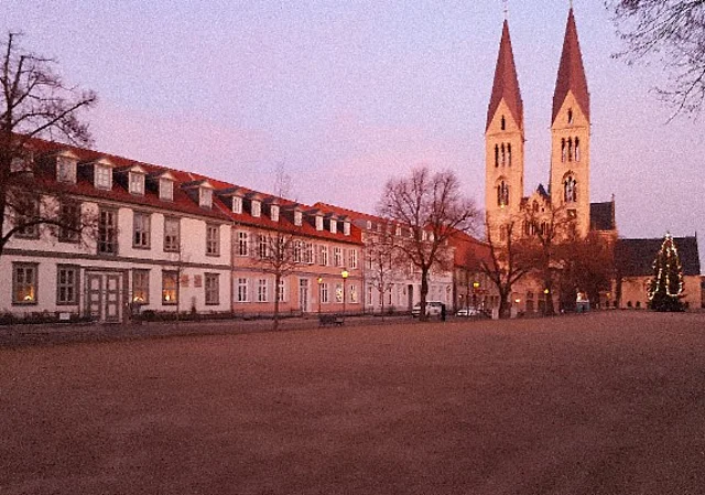 Blick vom Domplatz auf die Westfassade