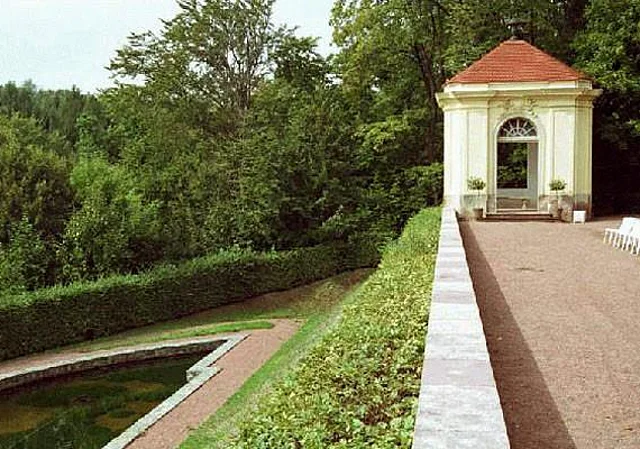 Sieben Künste mit Pavillon