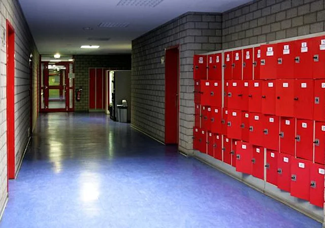 Eingansbereich mit Schließfächern