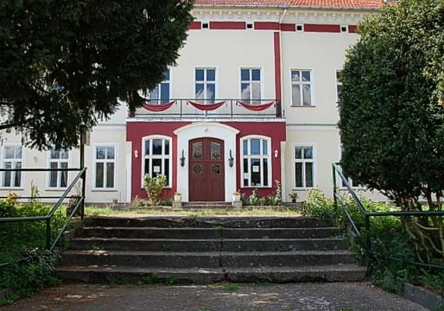 Eingangsportal, Osten
