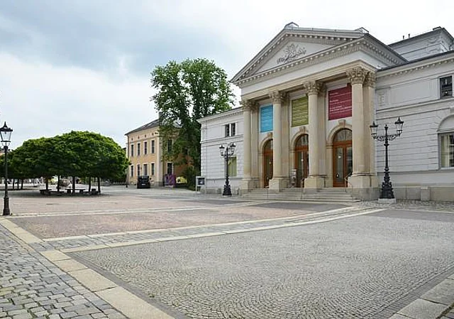 Vogtlandtheater, Theaterplatz