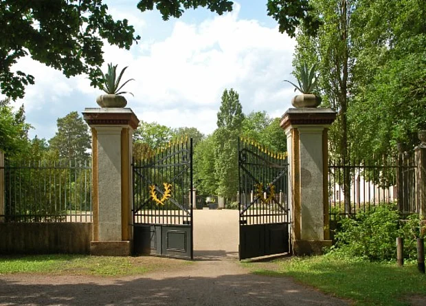 Neues Schloss Tangerhütte, Parkeingang 