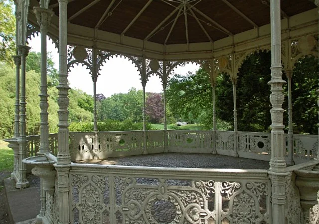 Schlosspark Tangerhütte, Kunstgusspavillion